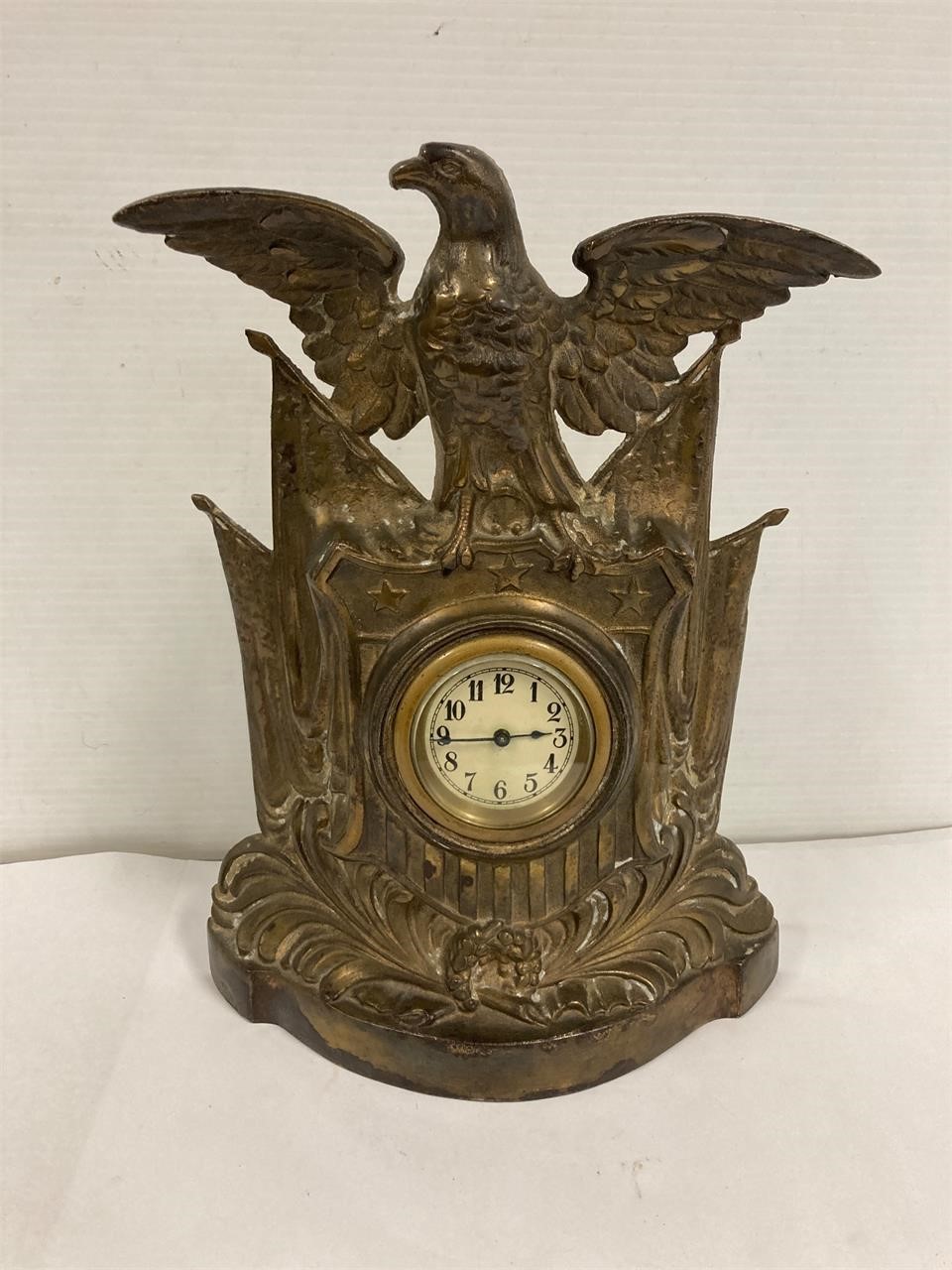 Brass Eagle mantle clock. No key. 13” tall
