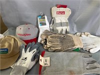11 pair work gloves. Some new. Mens white