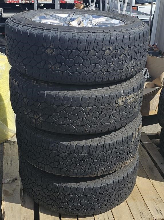4 Wrangler tires LT275/65R20