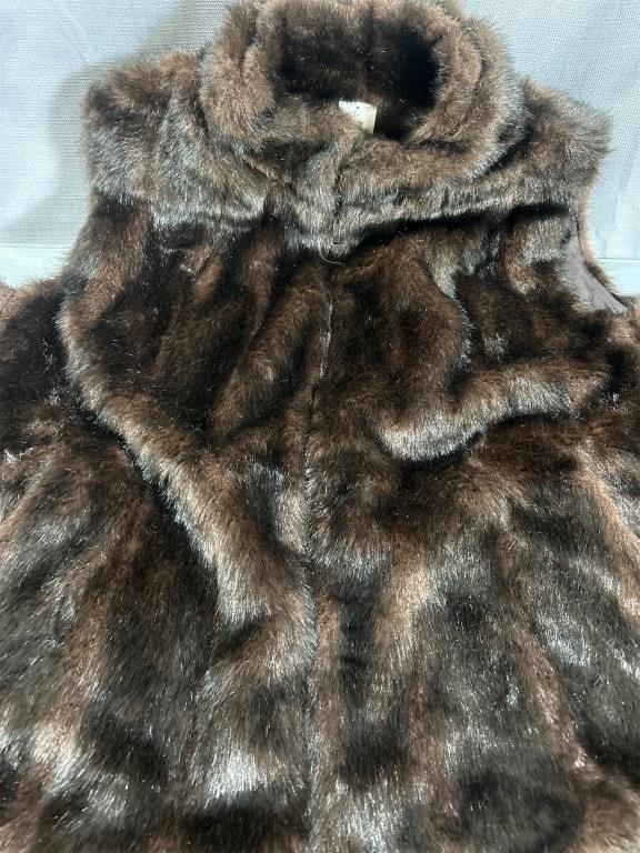 Fur zip up vest. Made in China