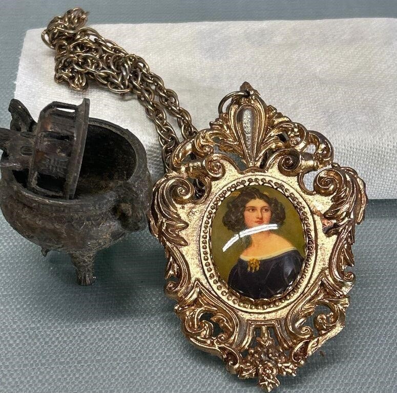 Victorian woman cameo pendant on heavy