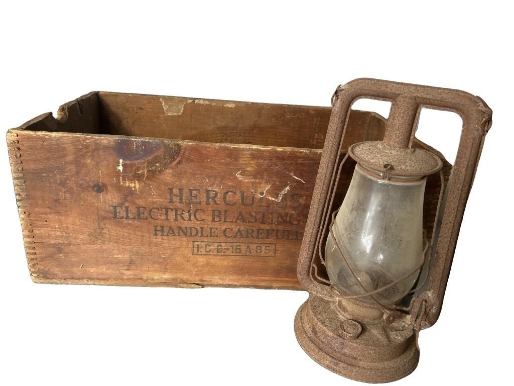 Wooden dovetail box Hercules Powder Co.