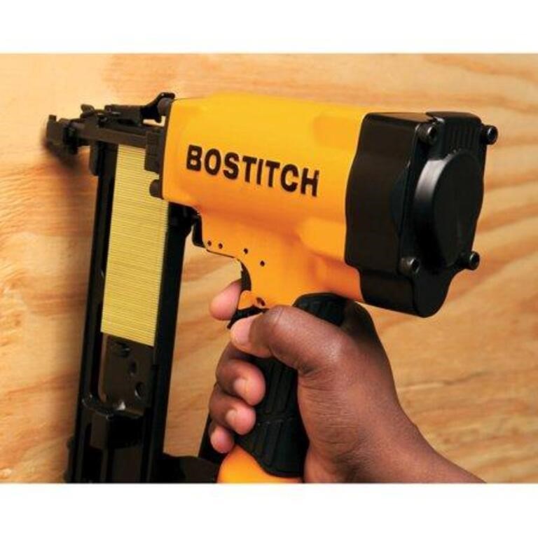 Bostitch Pneumatic 16 Ga. Construction Stapler Kit