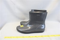 NEW RUBBER BOOTS SIZE  8