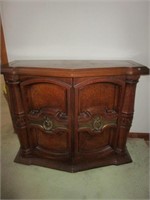 CONSOLE CABINET 27 1/2" X 35"X 13" - PICK UP ONLY