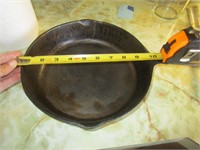 CAST IRON FRYING PAN WITH HEAT RING