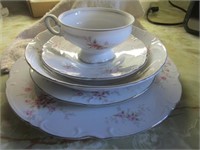 MIKASA FINE CHINA VERSAILLES 9344 - PICK UP ONLY