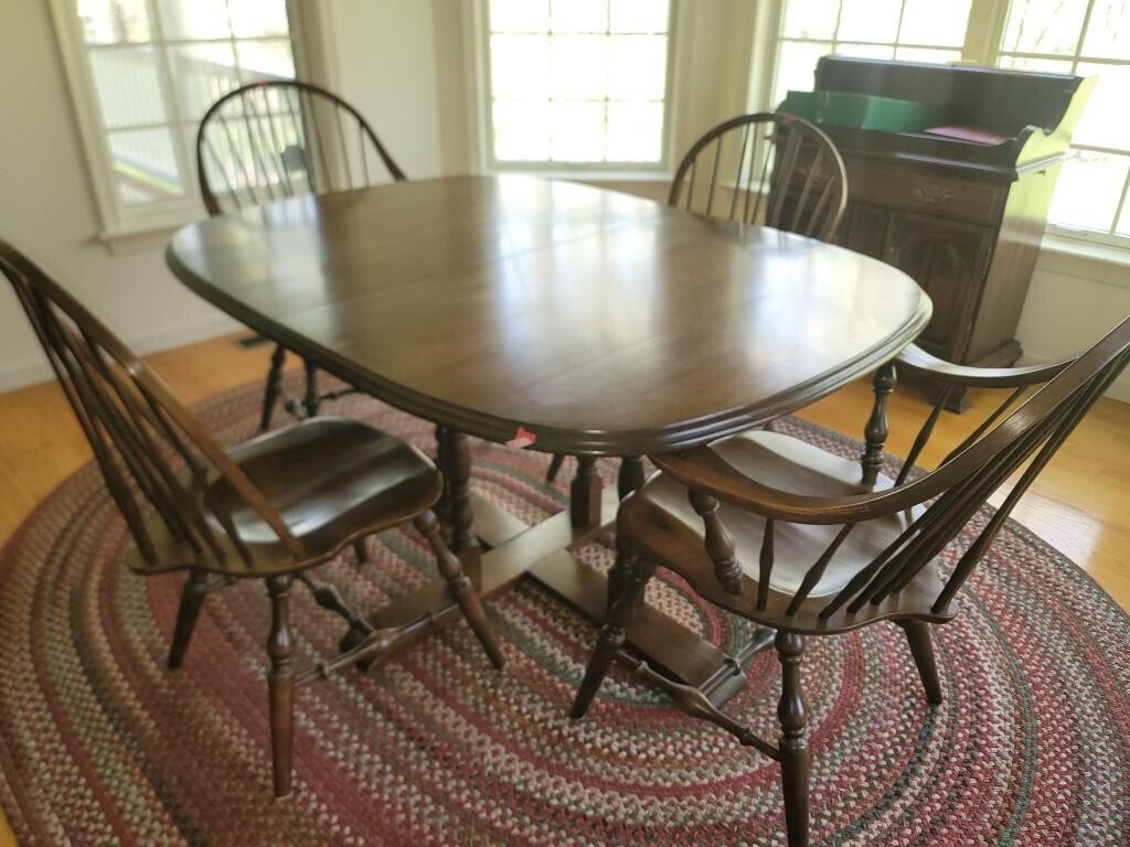 Hale of Vermont Dining Table & 6 Chairs