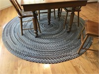 Round braided rug
