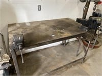 welding table with 2 vices