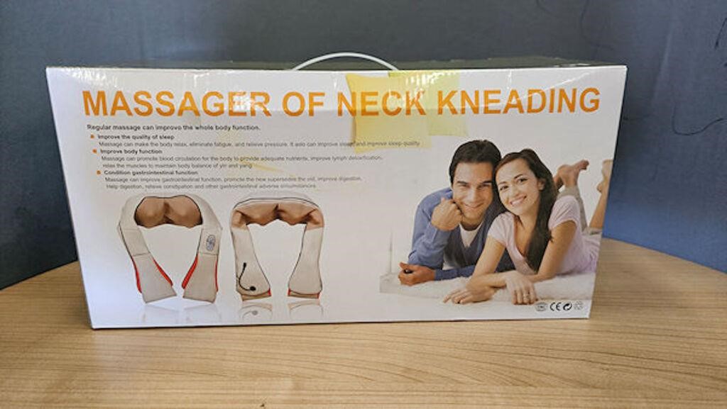 KNEADING NECK MASSAGER IN BOX