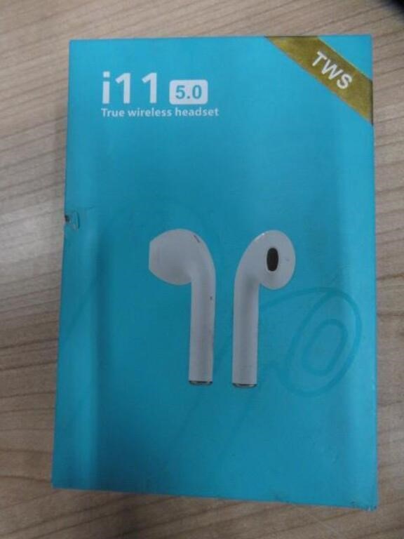 20 TRUE i11 5.0 WIRELESS HEADSETS W CHARGING CASES