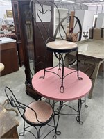 Vintage wrought iron ice cream table and 4 chairs