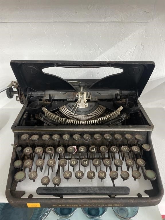 Vintage German triumph typewriter 1940a