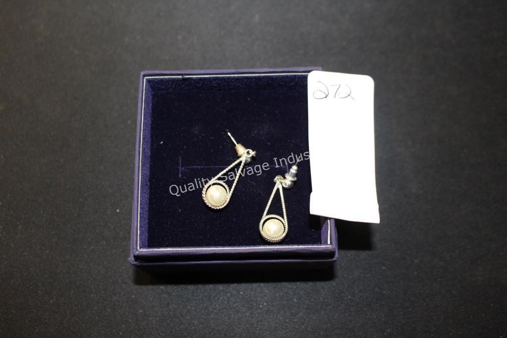 silver pearl earrings (display)