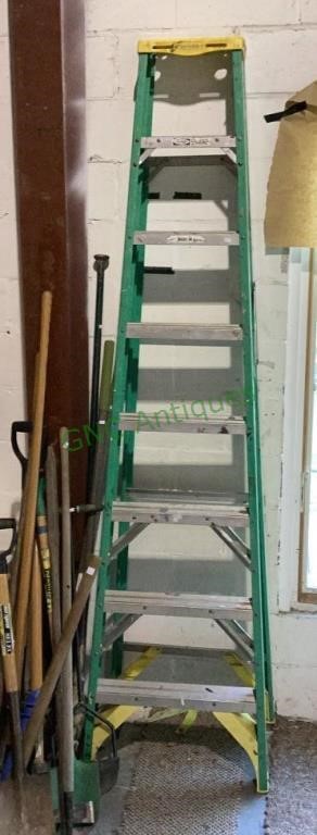 Aluminum and fiberglass 8 foot tall step ladder