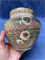 Nice Vtg signed pottery vase - 5in tall