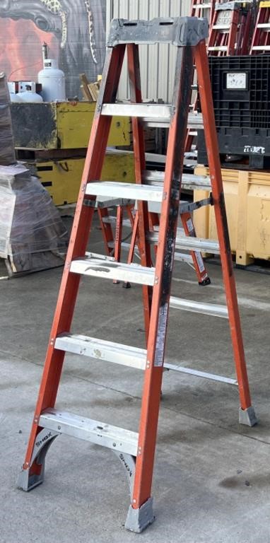 Louisville 6ft Ladder, 300 lb Load Capacity.