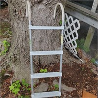 Garelick Eez-In  Boat Ladder - missing one rubber