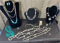 MIXED LOT TURQUOISE, SHELLS AND BEADED JEWELRY