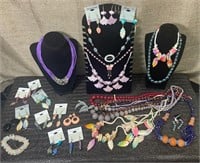 MIXED LOT OF COLORFUL JEWELRY