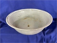 10” diameter gray Enamel bowl.  3” tall.