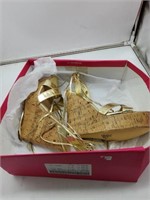 Shoe dazzle size 10 gold heels