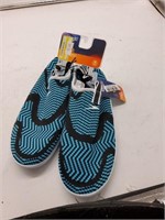 Speedo size 2-3 water shoes