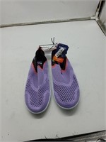 Speedo size 4-5 water shoes