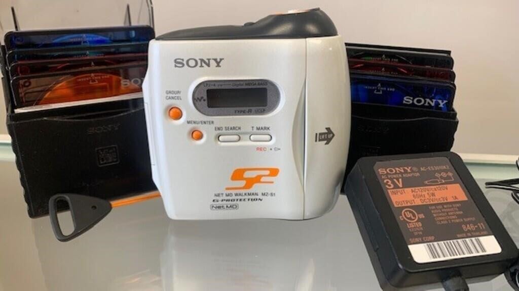 Vintage Sony MiniDisc MZ-S1 Walkman w Discs