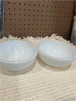 White pryex vtg salad bowls