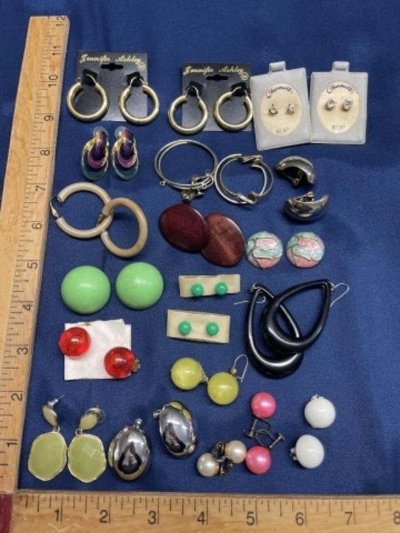 Earring lot clip and pierced jewelry lot