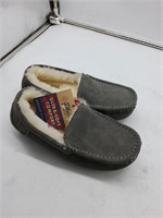 Deluxe Grey size 6 slippers