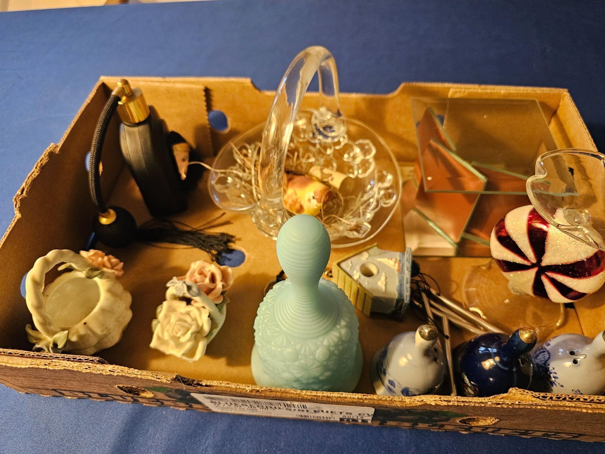 Fenton Bell/ Figurine grab box