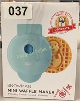 Dash D Snowman Mini Waffle Maker 4”