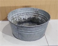Vintage Galvanized Wash Tub, 12"×25"