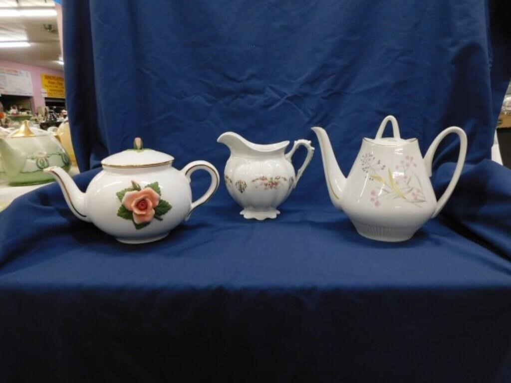 2 teapots including Czechoslovakia, Teleflora -