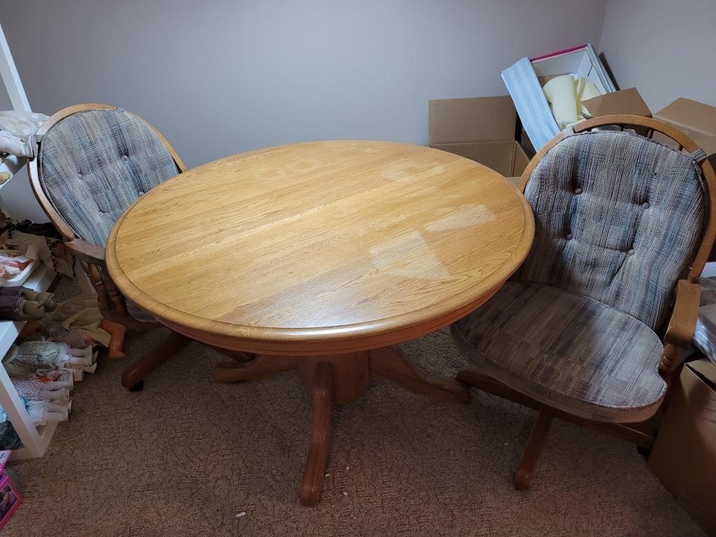 Round Oak Table and 2 chairs
