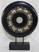Tabletop decor wheel with camels