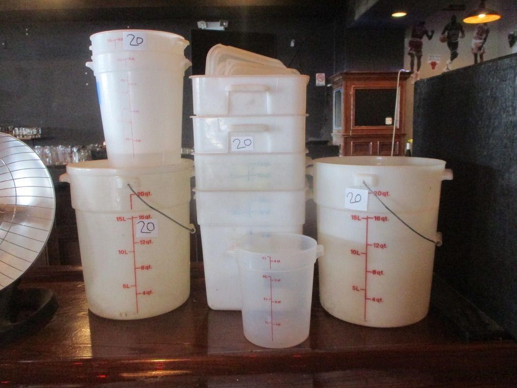 (9) MEASURING CONTAINERS