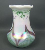 Fenton Pulled Feather Decorated Art Glass Vse