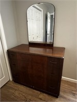 Dresser With Mirror