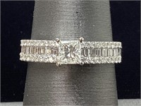 18KT WHITE GOLD DIAMOND RING, SIZE 7, 0.91cts