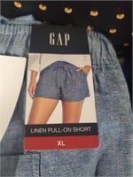 Gap pull on shorts XL