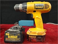 DeWalt Drill, Battery & Charger - Works Great