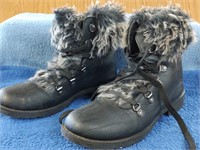 Winter Lined Tie Up Boots - Size 10