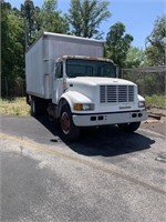International Box Truck with Lift gate works