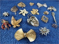 18 Vintage Brooches