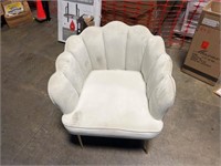 Comfy white chair