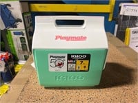 Retro Igloo playmate 7 Qt Cooler